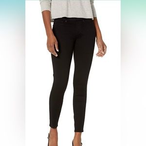 Signature by Levi Strauss & Co. Gold Label Women's Totally Shaping Pullon Skinny